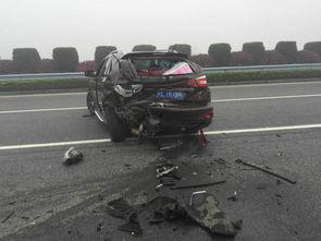 国产坦克被追尾的视频,惊险瞬间引发网友热议