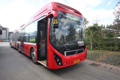 国产加长公交车视频,穿梭都市的绿色动脉  第2张